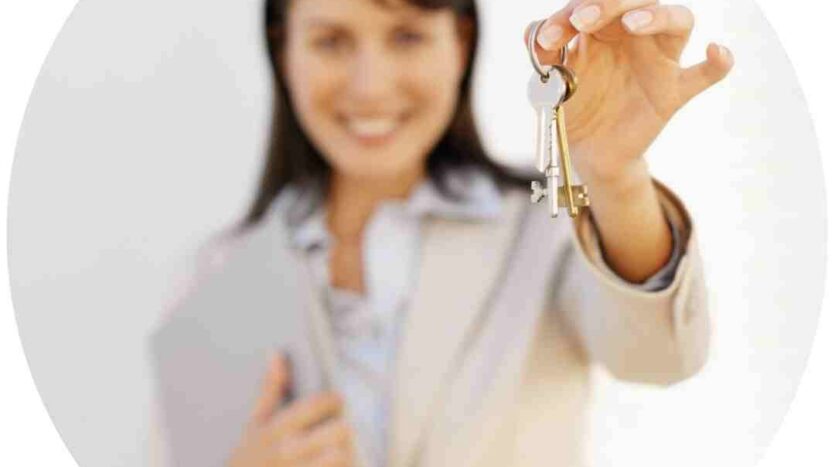 cuanto cobra una inmobiliaria